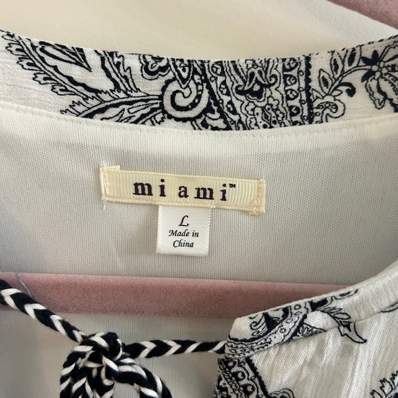 Cute!!! Black & White dress by Miami, great details. L - Picture 2 of 5